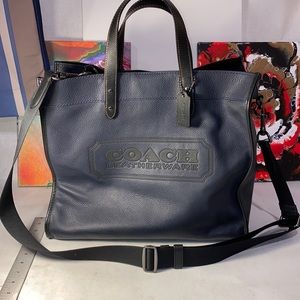 Coach field tote 40 No B2022 - 1007 in a very dark blue in great condition.